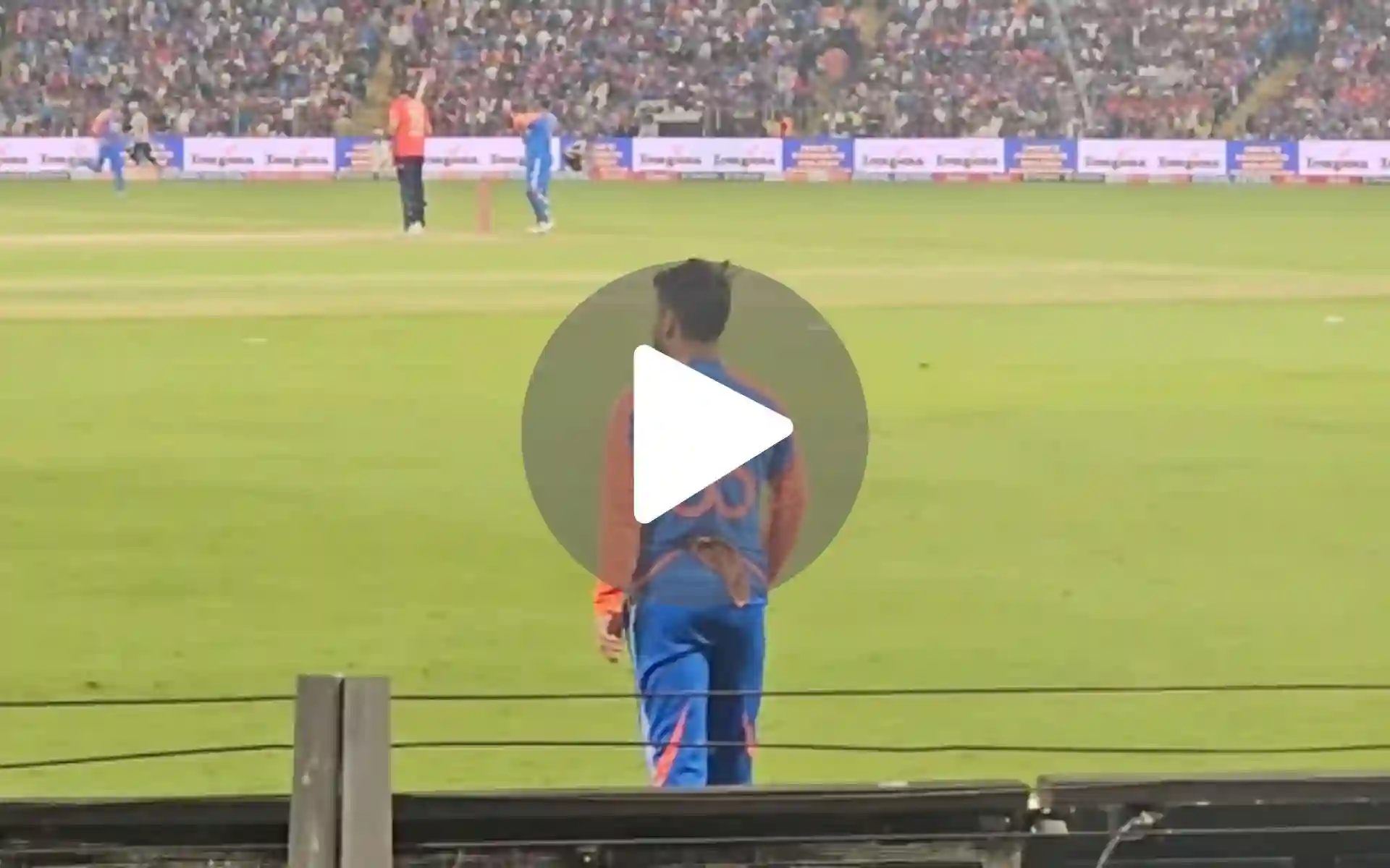 'Kohli Ka Bat De De' - Virat Fan's Special Request To Rinku Singh In 5th T20I Goes Viral